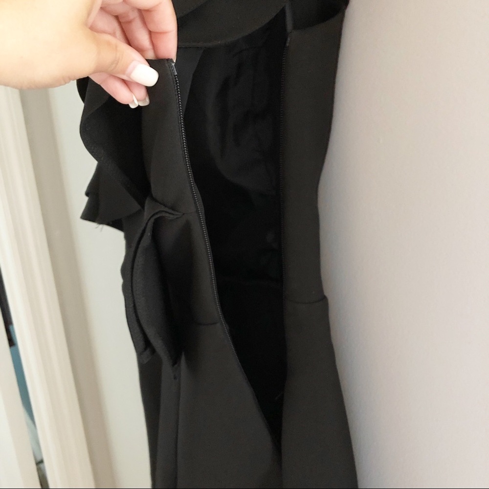 ❌SOLD❌ EUC Topshop One Shoulder Ruffle Detail Romper - Picture 6 of 8